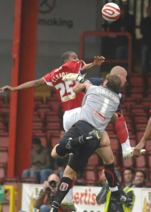 Framed Print : Marvin Elliott in Action: Bristol City vs Stoke City Framed Print : Marvin Elliott in Action: Bristol City vs Stoke City