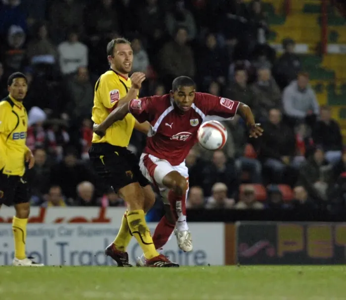 Framed Print : Marvin Elliott in Action: Bristol City vs. Watford