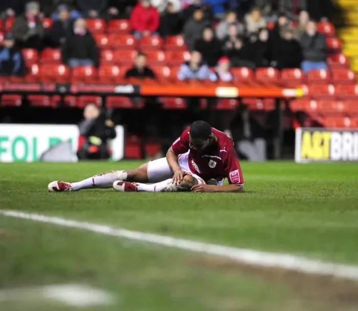 Framed Print : Marvin Elliott in Action: Championship Clash between Bristol City and Barnsley, 23rd March 2010, Ashton Gate Stadium Framed Print : Marvin Elliott in Action: Championship Clash between Bristol City and Barnsley, 23rd March 2010, Ashton Gate Stadium