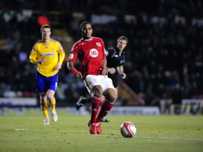 Framed Print : Marvin Elliott in Action: Championship Clash between Bristol City and Derby County, Ashton Gate Stadium, 11 / 12 / 2010 Framed Print : Marvin Elliott in Action: Championship Clash between Bristol City and Derby County, Ashton Gate Stadium, 11 / 12 / 2010