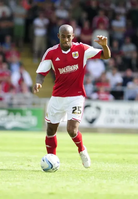 Framed Print : Marvin Elliott in Action: Coventry vs. Bristol City, Sky Bet League One, 2013 Framed Print : Marvin Elliott in Action: Coventry vs. Bristol City, Sky Bet League One, 2013