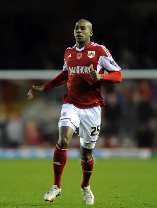 Framed Print : Marvin Elliott in Action: FA Cup First Round - Bristol City vs Dagenham and Redbridge Framed Print : Marvin Elliott in Action: FA Cup First Round - Bristol City vs Dagenham and Redbridge