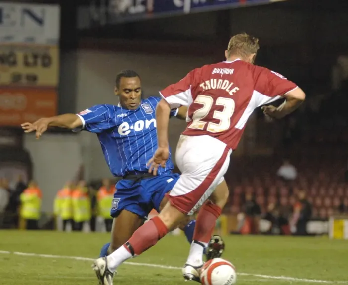 Framed Print : Marvin Elliott: In Action Against Ipswich Town (Bristol City vs Ipswich Town) Framed Print : Marvin Elliott: In Action Against Ipswich Town (Bristol City vs Ipswich Town)