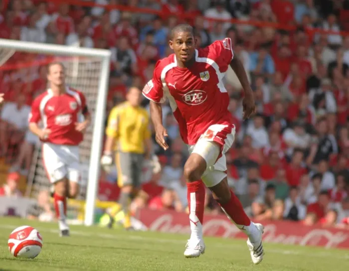 Framed Print : Marvin Elliott: In Action Against QPR (Bristol City vs. QPR) Framed Print : Marvin Elliott: In Action Against QPR (Bristol City vs. QPR)