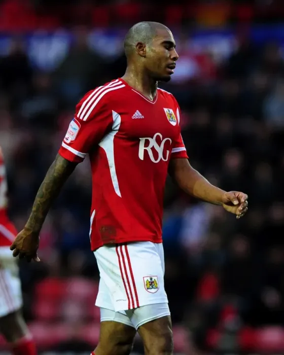 Framed Print : Marvin Elliott: In Action Against Southampton (Bristol City vs Southampton) Framed Print : Marvin Elliott: In Action Against Southampton (Bristol City vs Southampton)