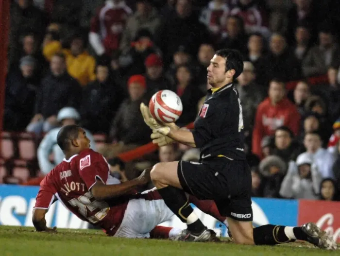 Framed Print : Marvin Elliott: In Action Against Watford (Bristol City vs. Watford)