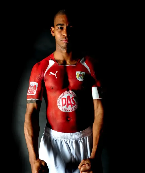 Framed Print : Marvin Elliott: A Beacon of Determination for Bristol City Football Club, 08-09