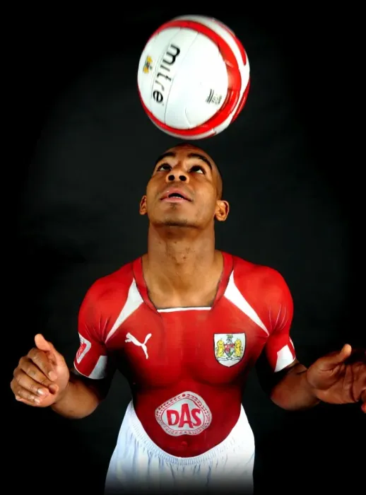 Framed Print : Marvin Elliott: A Beacon of Determination - Portrait from Bristol City's 08-09 Season