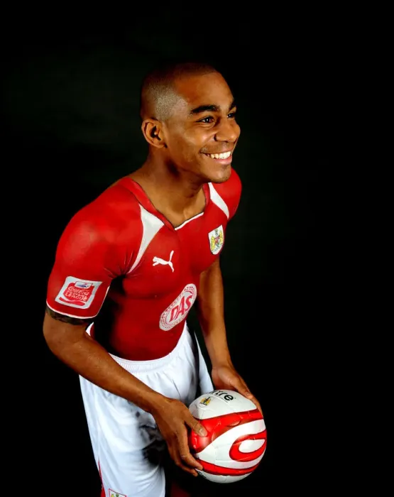 Framed Print : Marvin Elliott: A Beacon of Determination - Portraits 08-09, Bristol City Football Club
