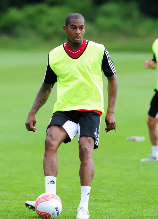Framed Print : Marvin Elliott: Bracing for Action – Focused during Bristol City's Pre-season Training Framed Print : Marvin Elliott: Bracing for Action – Focused during Bristol City's Pre-season Training