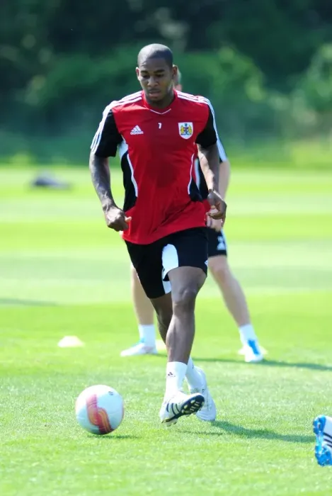 Framed Print : Marvin Elliott: Brilliantly Focused during Bristol City's Pre-Season Training Framed Print : Marvin Elliott: Brilliantly Focused during Bristol City's Pre-Season Training