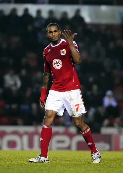 Framed Print : Marvin Elliott of Bristol City in Action Against Crystal Palace (Bristol City vs Crystal Palace, Championship, 28 / 12 / 2010)