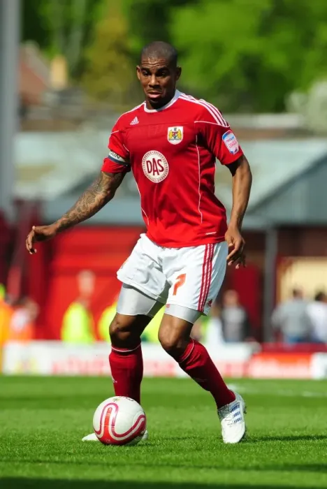 Framed Print : Marvin Elliott of Bristol City in Action Against Ipswich Town, Championship Match, April 16, 2011 - Ashton Gate Stadium