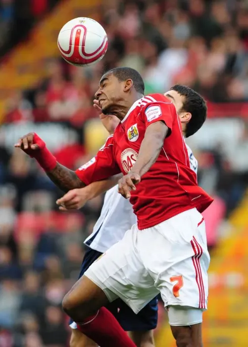 Framed Print : Marvin Elliott of Bristol City in Action against Preston North End, Championship Match, Ashton Gate Stadium, 6th November 2010 Framed Print : Marvin Elliott of Bristol City in Action against Preston North End, Championship Match, Ashton Gate Stadium, 6th November 2010