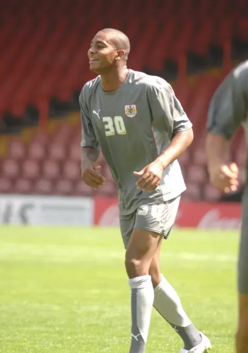 Framed Print : Marvin Elliott: Focused Training with Bristol City FC (2007-08) Framed Print : Marvin Elliott: Focused Training with Bristol City FC (2007-08)