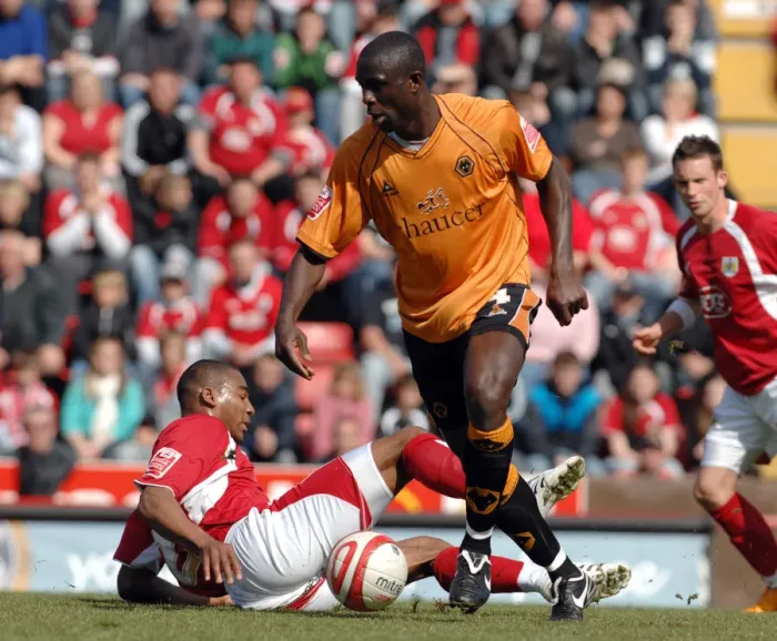 Framed Print : Marvin Elliott in Intense Battle for Possession: Bristol City vs. Wolverhampton Wanderers