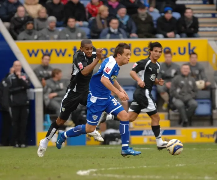 Framed Print : Marvin Elliott and Lee Hendrie: A Clash of Football Stars in Leicester City vs. Bristol City Framed Print : Marvin Elliott and Lee Hendrie: A Clash of Football Stars in Leicester City vs. Bristol City