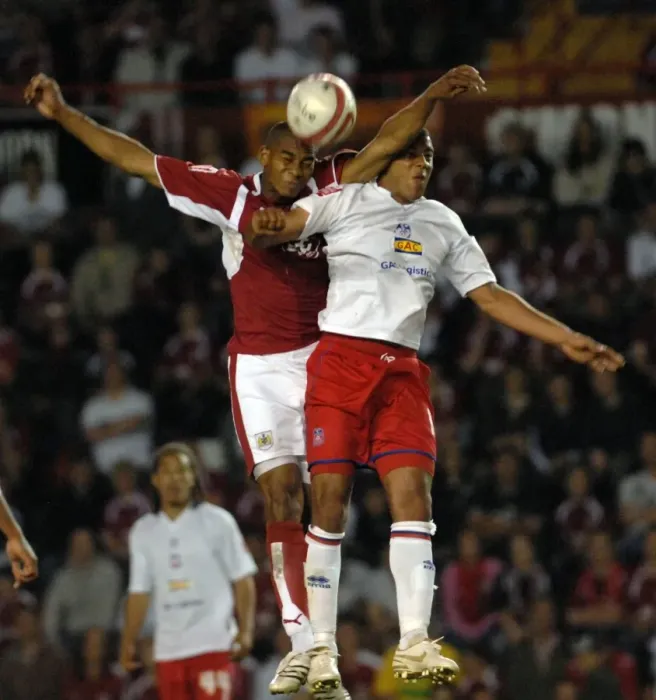 Framed Print : Marvin Elliott: Moment of Determination in the Play-Off Clash between Bristol City and Crystal Palace