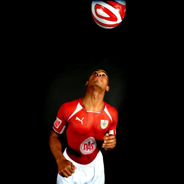 Framed Print : Marvin Elliott: Portrait of Determination, Bristol City Football Club 08-09 Framed Print : Marvin Elliott: Portrait of Determination, Bristol City Football Club 08-09
