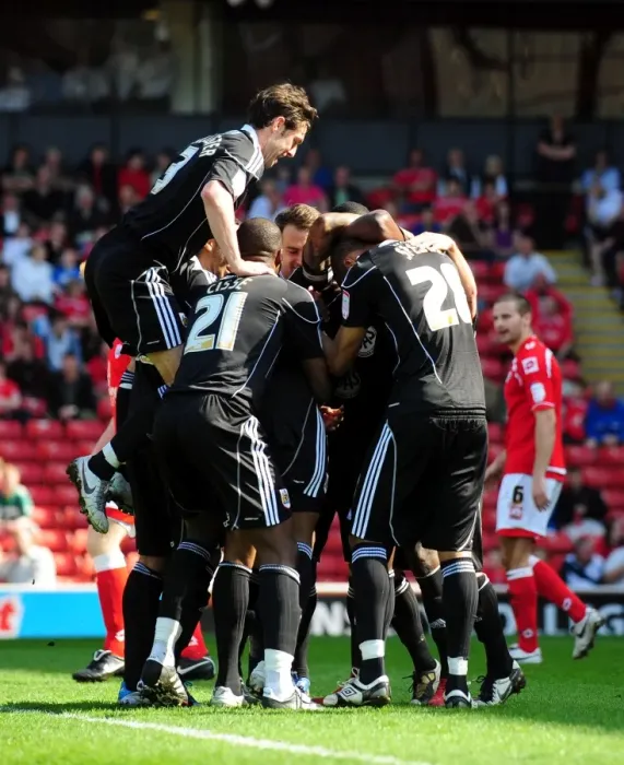 Framed Print : Marvin Elliott Scores the Opener: Thrilling Championship Clash at Oakwell Stadium (Barnsley vs. Bristol City, 09 / 04 / 2011)