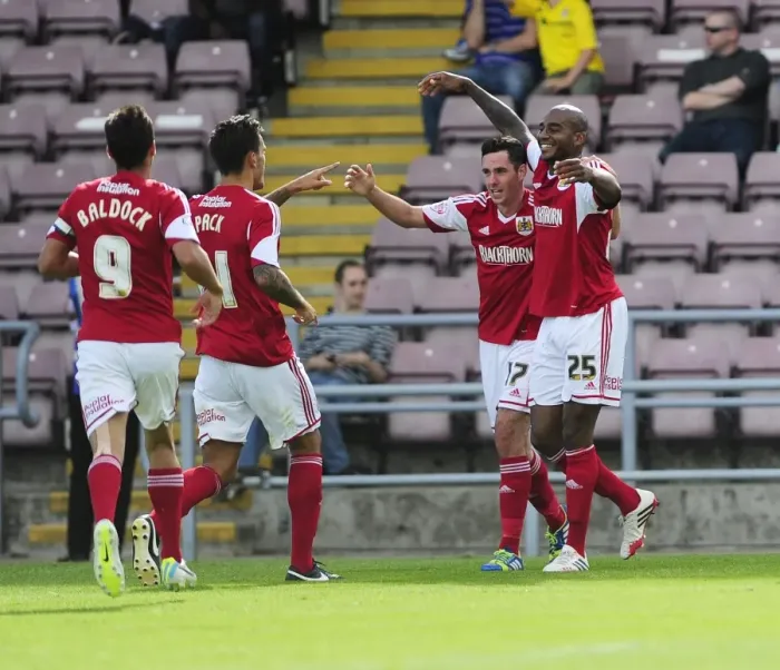 Framed Print : Marvin Elliott Scores the Winning Goal for Bristol City against Coventry Framed Print : Marvin Elliott Scores the Winning Goal for Bristol City against Coventry