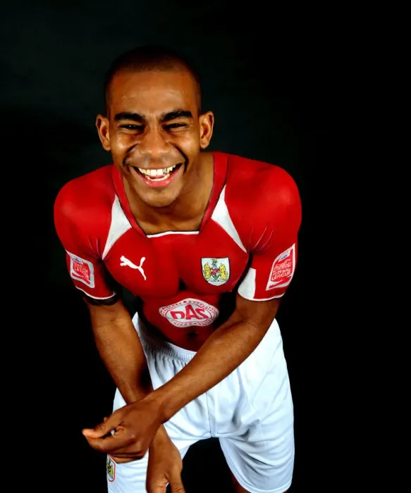 Framed Print : Marvin Elliott: A Symbol of Determination, Bristol City Football Club, 08-09 Framed Print : Marvin Elliott: A Symbol of Determination, Bristol City Football Club, 08-09