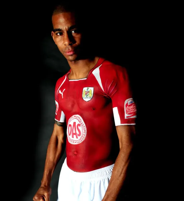 Framed Print : Marvin Elliott: A Symbol of Determination in Bristol City Football Club's 08-09 Season Framed Print : Marvin Elliott: A Symbol of Determination in Bristol City Football Club's 08-09 Season