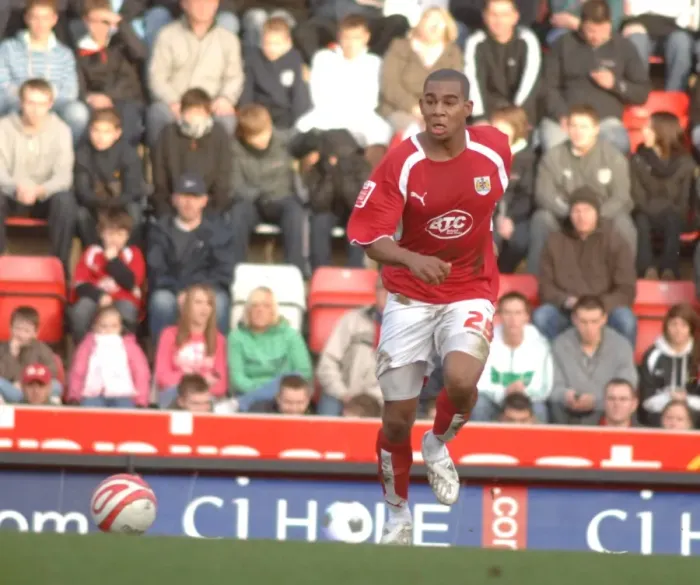 Framed Print : Marvin Elliott: Thrilling Moment at Bristol City vs. Blackpool