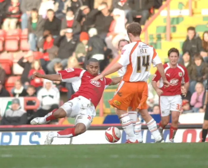 Framed Print : Marvin Elliott: Thrilling Moment at Bristol City vs Blackpool Framed Print : Marvin Elliott: Thrilling Moment at Bristol City vs Blackpool