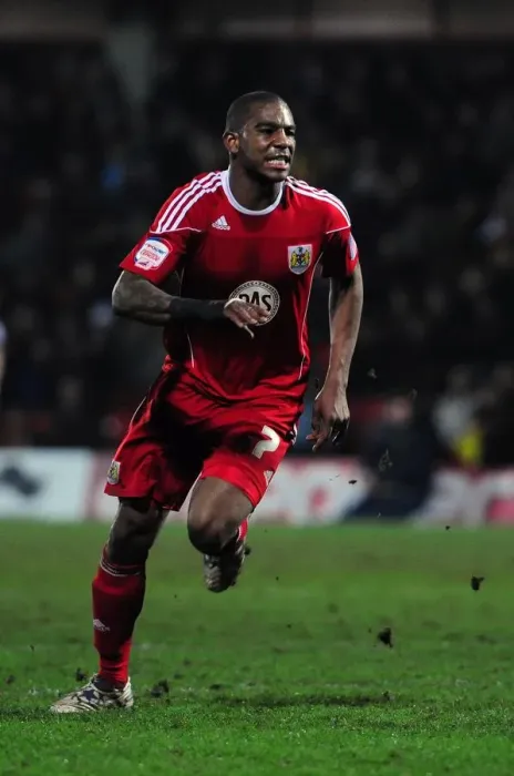 Framed Print : Marvin Elliott's Brace: Championship Showdown at Vicarage Road (2011) - Watford vs. Bristol City