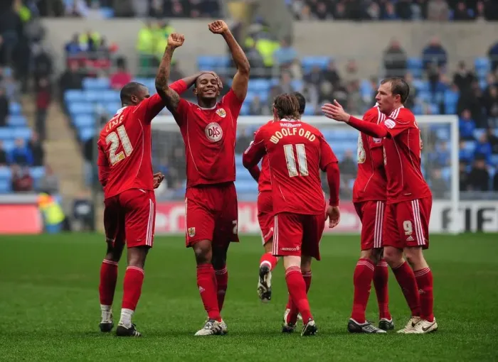 Framed Print : Marvin Elliott's Brace: Championship Win for Bristol City over Coventry City (05 / 03 / 2011)