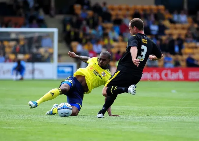 Framed Print : Marvin Elliott's Determined Challenge: Torquay vs. Bristol City