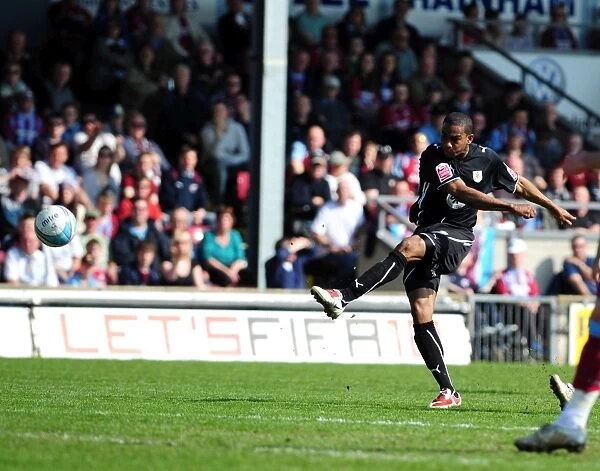 Marvin Elliott's Goal Attempt for Bristol City against Scunthorpe United, Championship 2010