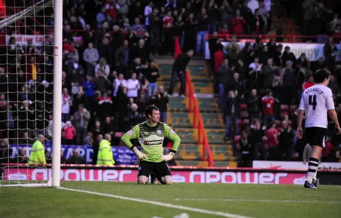 Framed Print : Marvin Elliott's Thrilling Goal Past Andy Lonergan in Bristol City's Championship Victory over Preston North End - 06 / 11 / 2010 Framed Print : Marvin Elliott's Thrilling Goal Past Andy Lonergan in Bristol City's Championship Victory over Preston North End - 06 / 11 / 2010