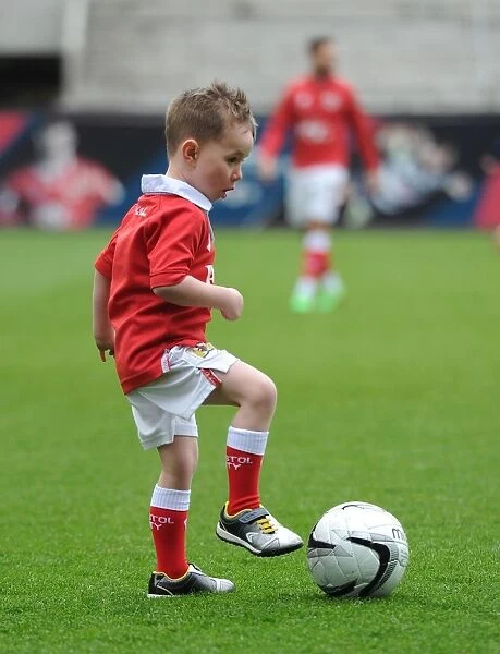 Mascots Face Off: Bristol City vs Barnsley in Sky Bet League One at Ashton Gate, 28 March 2015