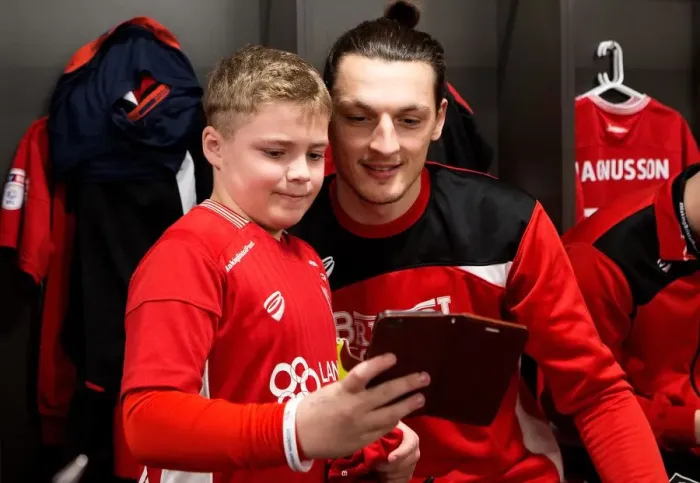 Framed Print : Mascots and Players Unite Before Bristol City vs. Norwich City, Sky Bet Championship (07.03.17) Framed Print : Mascots and Players Unite Before Bristol City vs. Norwich City, Sky Bet Championship (07.03.17)