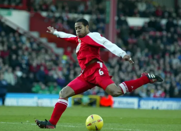 Framed Print : Matt Hill in Action: Bristol City FC (03-04) Framed Print : Matt Hill in Action: Bristol City FC (03-04)