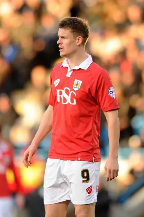 Framed Print : Matt Smith in Action: Bristol City vs. Gillingham, Priestfield Stadium, December 2014 Framed Print : Matt Smith in Action: Bristol City vs. Gillingham, Priestfield Stadium, December 2014