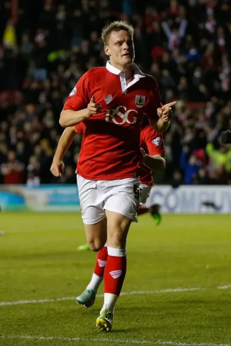 Framed Print : Matt Smith Strikes First: 1-0 for Bristol City in Johnstones Paint Trophy Final