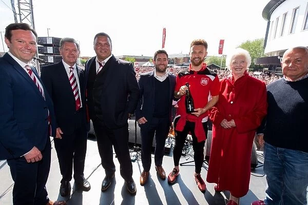 Matty Taylor's Champagne Moment: 2017 Bristol City Supporters Award