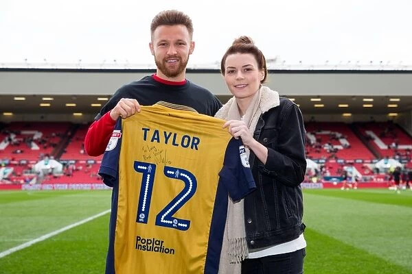 Matty Taylor's Promise: Fan Receives Signed Shirt after 1000 Retweets