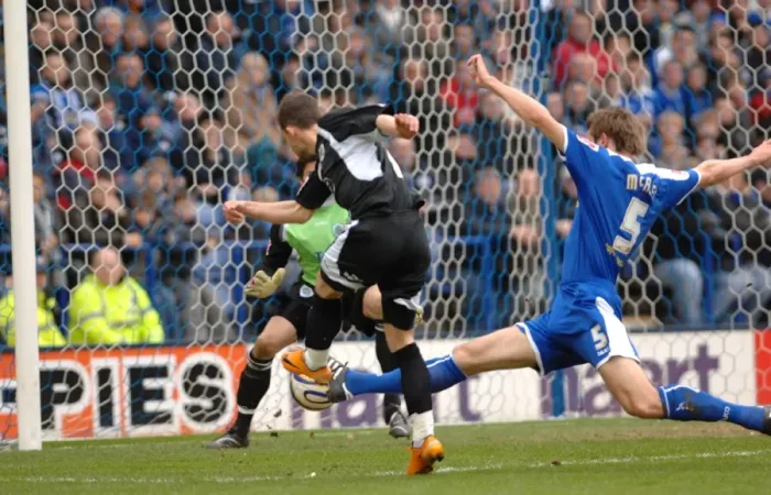 Framed Print : McIndoe in Action: Leicester City vs. Bristol City Framed Print : McIndoe in Action: Leicester City vs. Bristol City