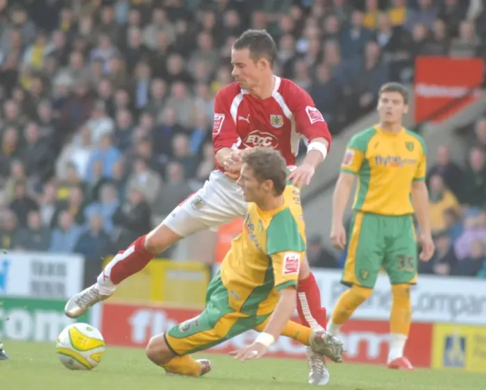 Framed Print : McIndoe in Action: Norwich City vs. Bristol City