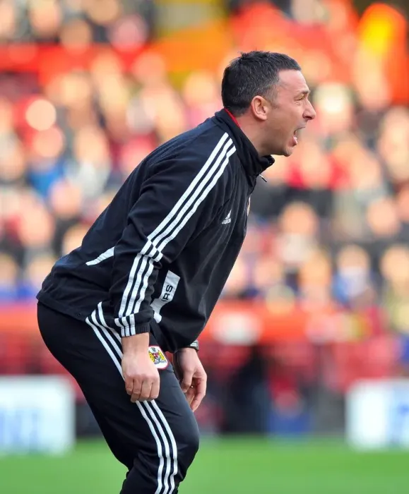 Framed Print : McInnes Leads Bristol City in Championship Battle against Blackpool, November 2012 Framed Print : McInnes Leads Bristol City in Championship Battle against Blackpool, November 2012
