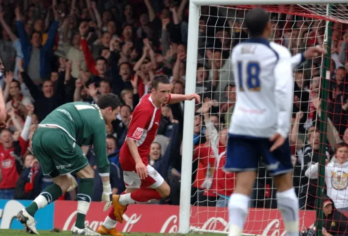 Framed Print : Michael McIndoe in Action for Bristol City Against Preston North End Framed Print : Michael McIndoe in Action for Bristol City Against Preston North End