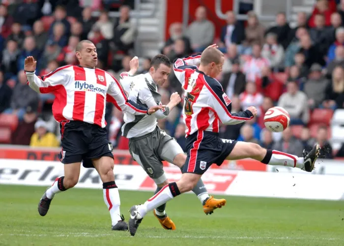 Framed Print : Michael McIndoe in Action for Bristol City Against Southampton