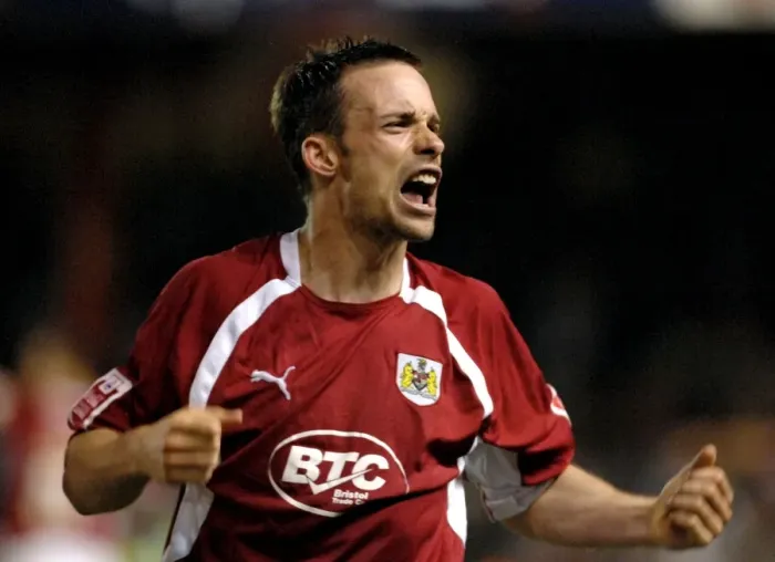 Framed Print : Michael McIndoe in Action: Bristol City vs. Crystal Palace - Play-Off Drama Framed Print : Michael McIndoe in Action: Bristol City vs. Crystal Palace - Play-Off Drama