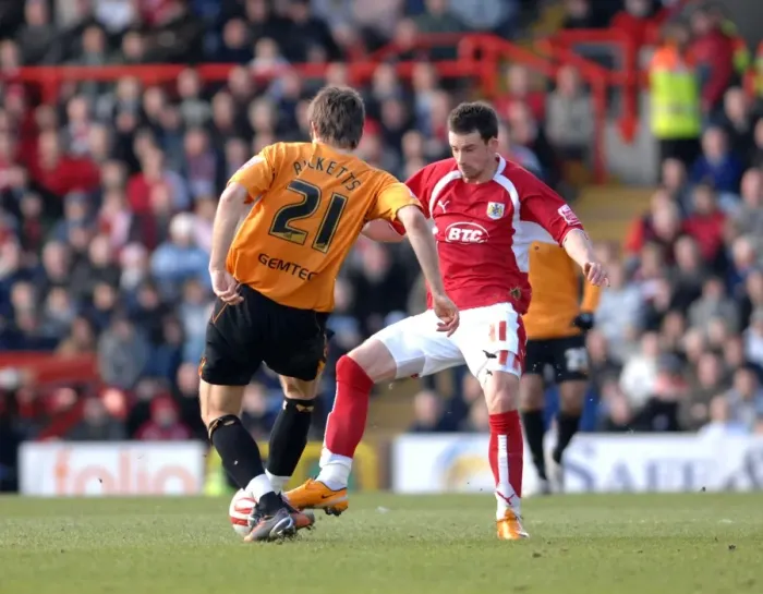 Framed Print : Michael McIndoe in Action: Bristol City vs Hull City Framed Print : Michael McIndoe in Action: Bristol City vs Hull City