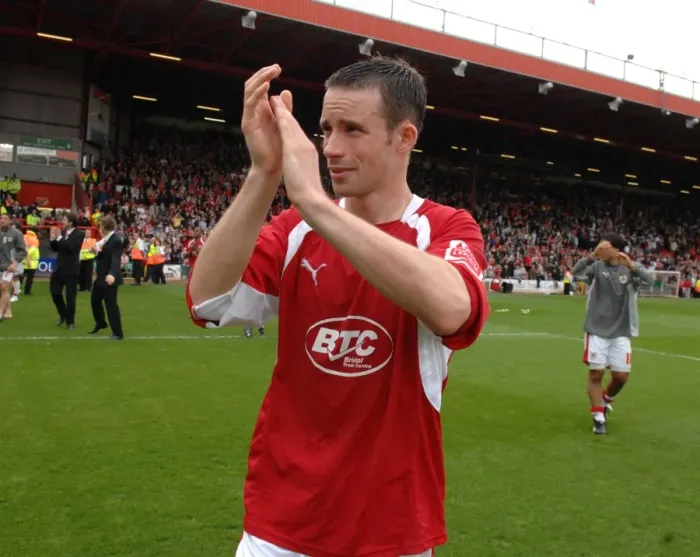 Framed Print : Michael McIndoe in Action: Bristol City vs Preston North End Framed Print : Michael McIndoe in Action: Bristol City vs Preston North End