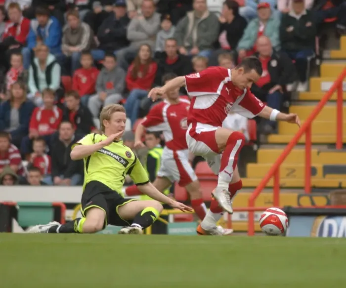 Framed Print : Michael McIndoe in Action: Bristol City vs Sheffield United Framed Print : Michael McIndoe in Action: Bristol City vs Sheffield United